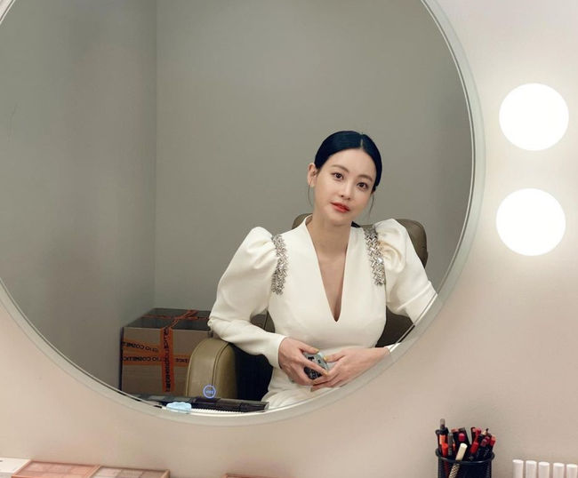 Actor Oh Yeon-seo released the photo.On the 14th, Oh Yeon-seo released his photos through his Instagram and attracted Eye-catching.In the open photo, Oh Yeon-seo was preparing to attend the 57th Baeksang Arts Grand Prize and was staring at the camera through a mirror wearing a white tone dress.Oh Yeon-seos elegant atmosphere and shining beauty, which fit well with Dress, focused attention.On the other hand, Oh Yeon-seo took charge of 100% immigration in anger in the original Kakao TV Crazy X of this area which is released on the 24th.Oh Yeon-seo is attracting attention on the 16th, SBS Ugly Duckling special MC for the appearance.