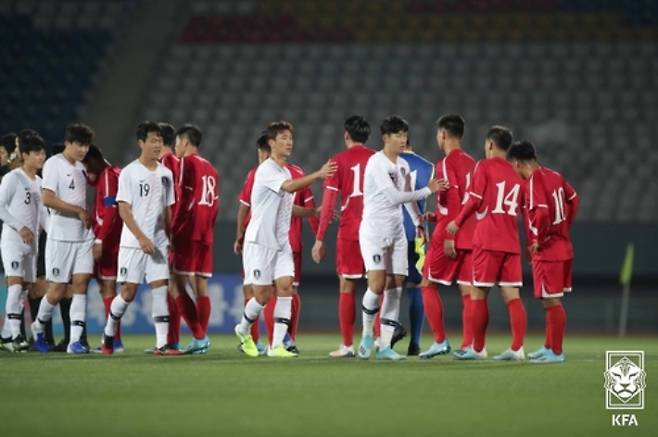 남북 축구 국가대표팀 선수들. 대한축구협회 제공