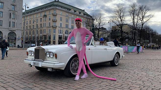 핑크 팬더로 변한 야리 코포넨씨. (사진은 Jari Pink Koponen)