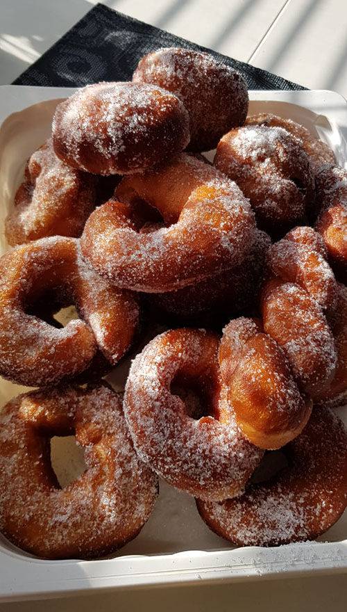 내가 만든 못난이 도넛. (못생겨도 맛은 좋아~)