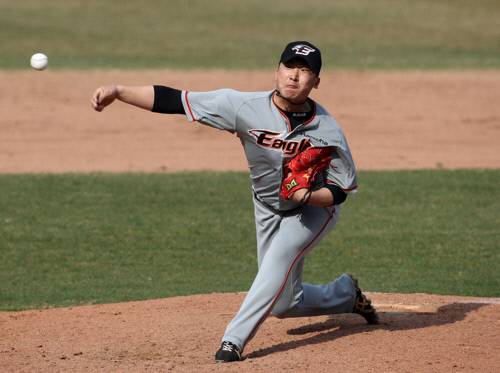 한화 투수 강재민이 지난 3월14일 광주-기아챔피언스필드에서 열린 KIA와의 연습경기에서 8회말에 등판해 투구하고 있다. 연합뉴스