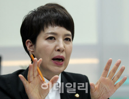 김은혜 국민의힘 의원은 14일 이데일리와 인터뷰에서 차기 당대표는 통합과 화합 뿐 아니라 혁명적, 변화의 리더십 필요하다고 설명했다.(사진=김태형 기자)