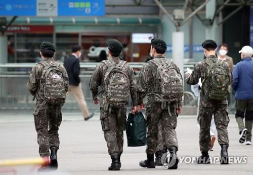 국방부, 병사 '단체휴가' 시행 [연합뉴스 자료내용. 기사 내용과 직접 관련 없음]