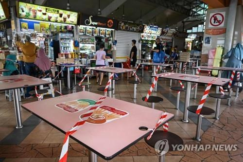 16일 방역조치를 강화한 싱가포르의 한 푸드코트의 모습. [AFP=연합뉴스]