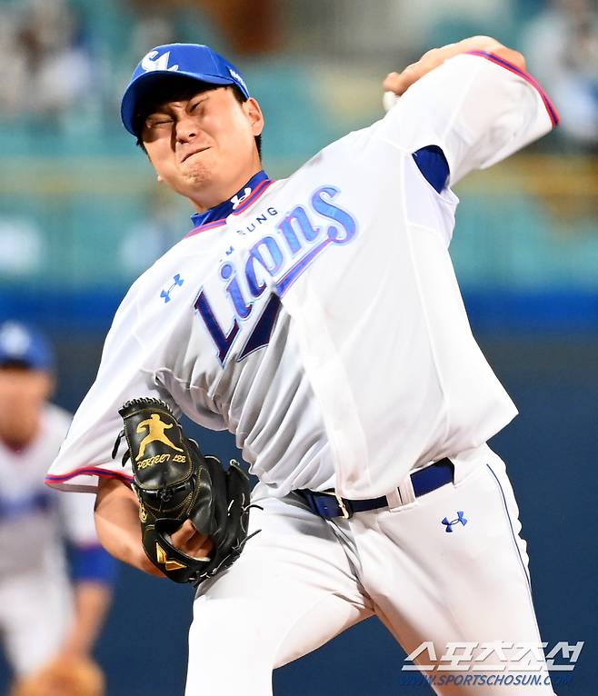 2021 KBO 리그 키움 히어로즈와 삼성 라이온즈의 경기가 18일 대구 삼성라이온즈 파크에서 열렸다. 8회초 삼성 이승현이 역투하고 있다. 대구=허상욱 기자 wook@sportschosun.com/2021.05.18/