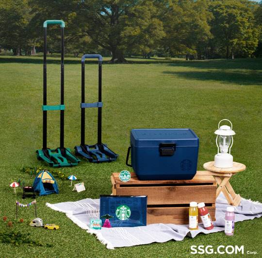 유통업계가 여름 굿즈로 '쿨러백'을 잇따라 선보이고 있다. <SSG닷컴 제공>