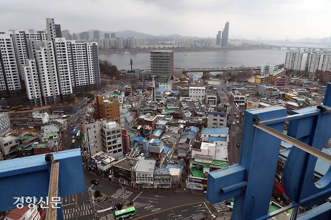 재개발을 추진하고 있는 서울 동작구 흑석2구역. 정부가 서울 도심 내 주요 주택공급방안으로 추진 중인 공공재개발의 첫 사업후보지역으로 동작구 흑석2구역, 동대문구 용두1-6구역 등 8곳을 선정했다. /김영민 기자