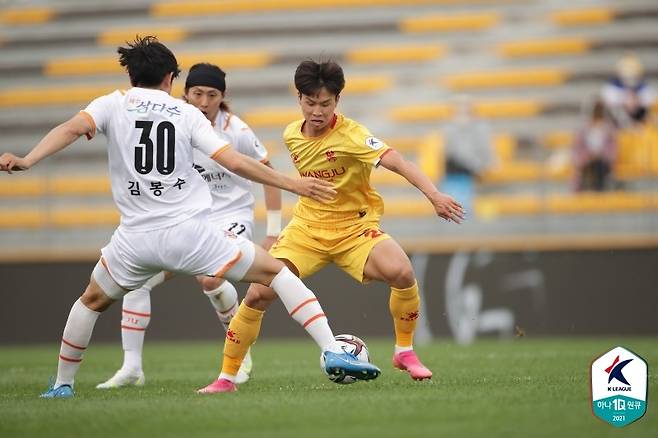 광주FC와 제주 유나이티드의 경기(한국프로축구연맹 제공)© 뉴스1