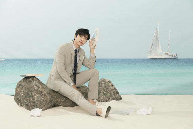 Summer pictorials featuring the cool charm of Singer Lim Young-woong have been unveiled.Lim Young-woong suggested an India Summer look aimed at AllSummer in a variety of set-up suits from a mens wear brand.In the picture, Lim Young-woong caught the eye by taking a nice pose wearing a suit in the background of a cool atmosphere.On the other hand, Lim Young-woong is popular with TV Chosun Pongsu A School and Colcenta of Love.In addition, various stage images are gathering big topics and are loved by fans.a fairy tale that children and adults hear togetherstar behind photoℑat the same time as the latest issue