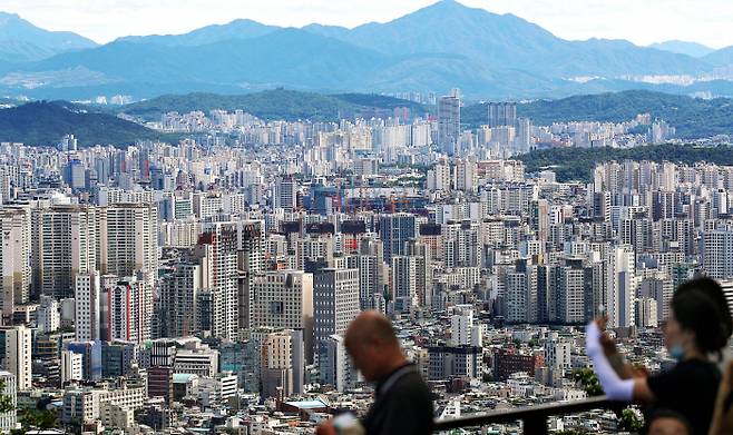 서울 남산 N타워 전망대에서 바라다 본 서울 모습 [사진 = 김호영 기자]