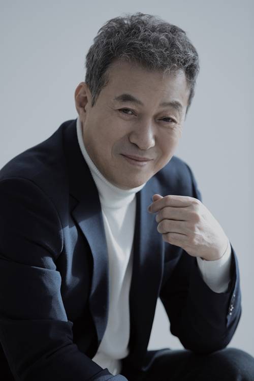 김갑수가 브라운관에 이어 광고계 접수에 나섰다.  사진 = 후너스엔터테인먼트