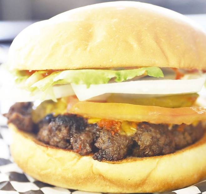 출처: 피카 치즈 버거_<무작정 따라하기 괌>