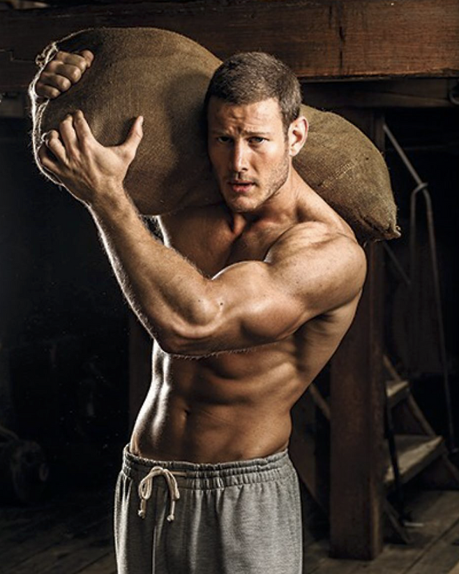 출처: 톰 호퍼 공식 인스타그램