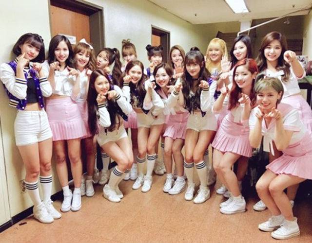 출처: 트와이스 공식 트위터
