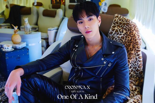 Monstarrrrrrrrrrrr X (Monstarrrrrrrrrrrr X) has Shownu the essence of sexy.Monstarrrrrrrrrrrr X posted 22 kinds of the third concept photo of the ninth Mini album One Of A Kind on the official SNS on the afternoon of the 22nd.In the photo, which is creating a beautiful emergency of six young people in the background of the luxurious atmosphere, the members dressed in basic yet intense all-black color showed off their luxurious sexy and visuals.Shownu emanated a high-quality adult sexy with a combination of leather jackets and wet hair.The main contribution offers unique charm with free pose as well as unconventional accessories that cover the mouth, while IM (I.M) has cool hairstyle, revealing a cool image and a small tattoo on the wrist at the same time, and completing its style.Minhyuk then showed a more mature charm with his eyes, and Kihyun created a variety of accessories and glasses to create a colorful atmosphere.Finally, Hyungwon showed a beautiful face with a clear eye that contrasted with a chic black costume.Especially in this concept photo, Shounu, The main contribution, IM, Minhyuk, Kihyun, and Hyungwon divided the units of three people to further double each others charm and personality.Monstarrrrrrrrrrrr X, who will return to the new Mini album One Of A Kind on June 1, is getting more global attention than ever as he is about to make a domestic comeback in about seven months after his third regular album Fatal Love, which won his first prize after debut.In particular, Monstarrrrrrrrrrrr X, who has been actively promoting writing and composing for each album, is also participating in all songs this time, and the main contribution is also attracting attention because it is foreseeing a brilliant musical growth, such as producing the title song GAMBLER for the first Monstarrrrrrrrrrrr X album.On the other hand, Monstarrrrrrrrrrrr Xs ninth mini album One Of A Kind will be available on the online music site before 6 pm on the 1st of next month.iMBC  Photoshow Starship