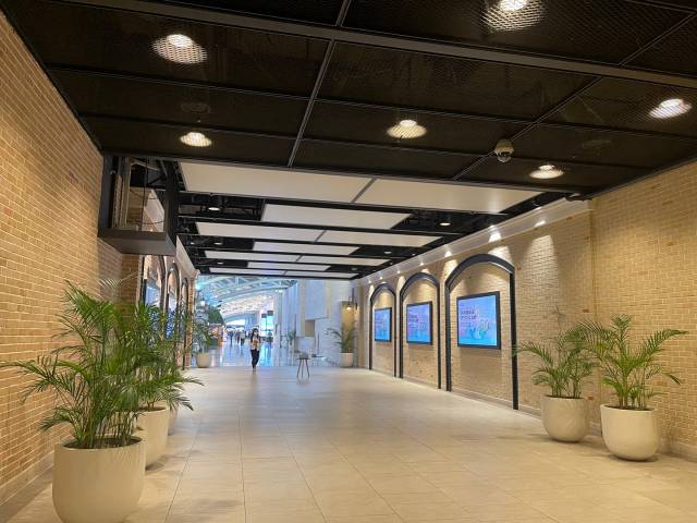 신세계백화점의 느낌이 묻어나는 센트럴시티터미널의 복도.