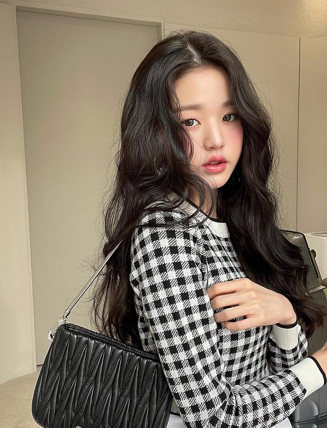 출처: 아이즈원 인스타그램