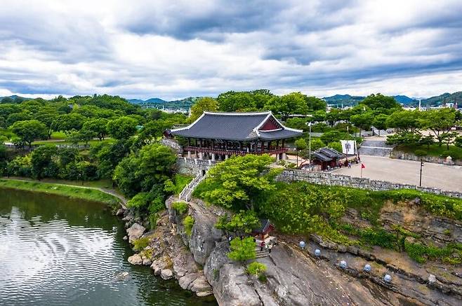 안전하게 떠나자, '방역 도사'가 찍어준 경남 안심 관광지 10곳 | 여행+