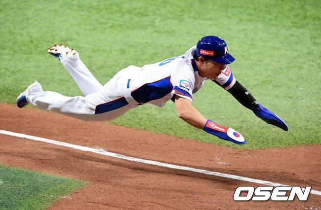 출처: 사진]김하성, '태극마크 슬라이딩' - 스포탈코리아 모바일