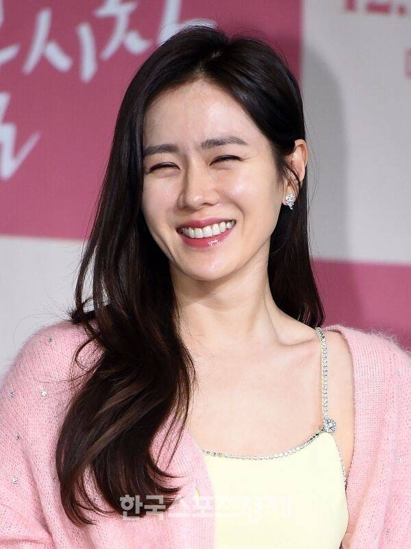출처: [HS포토] 손예진, 마성의 눈웃음