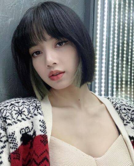 출처: 리사 인스타그램