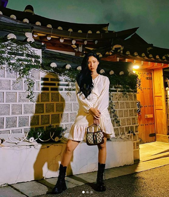 출처: 화사 인스타그램