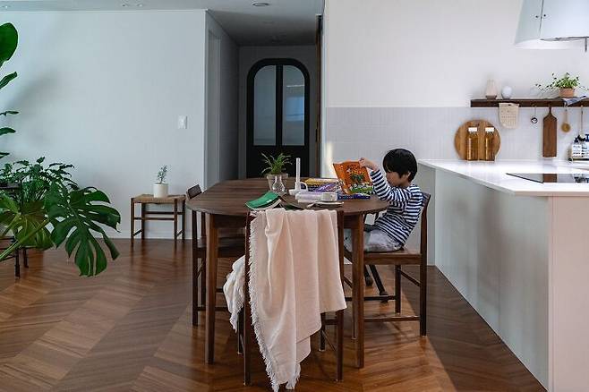 출처: <테이블> 제품 정보 보러가기 (▲이미지 클릭)