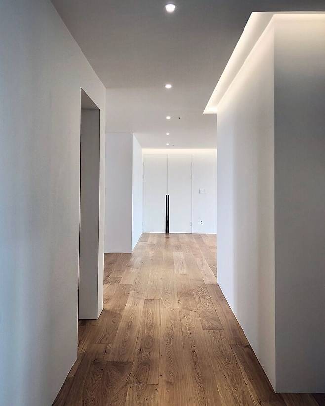 출처: 오늘의집 온라인 집들이 보러가기 (▲ 이미지 클릭)