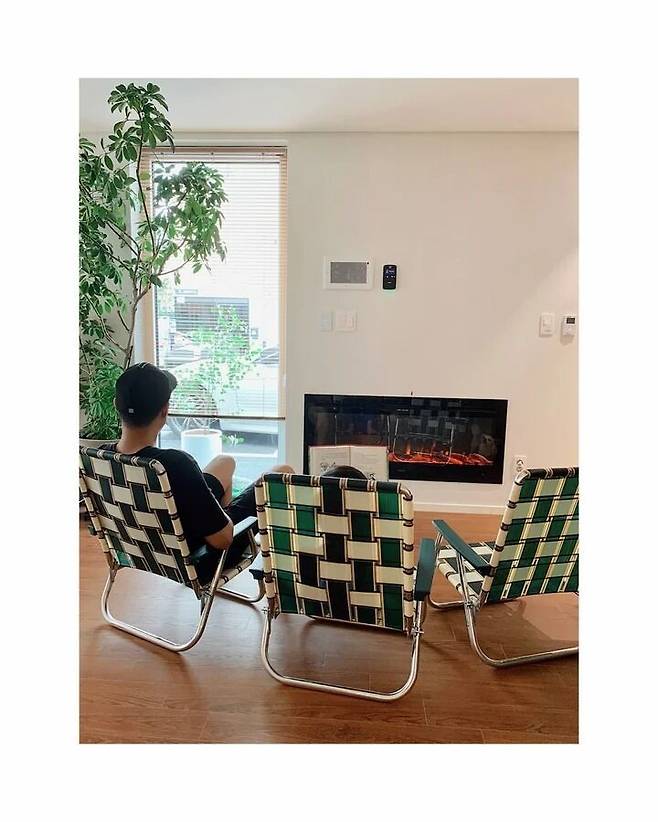 출처: <의자> 정보 보러가기 (▲ 이미지 클릭)