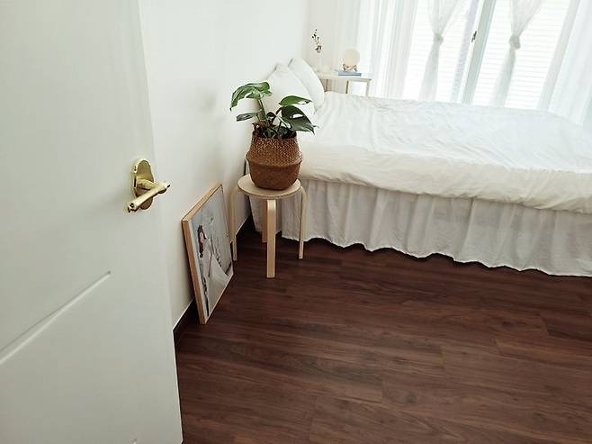 출처: <스툴> <침구세트> 정보 보러가기 (▲이미지 클릭)