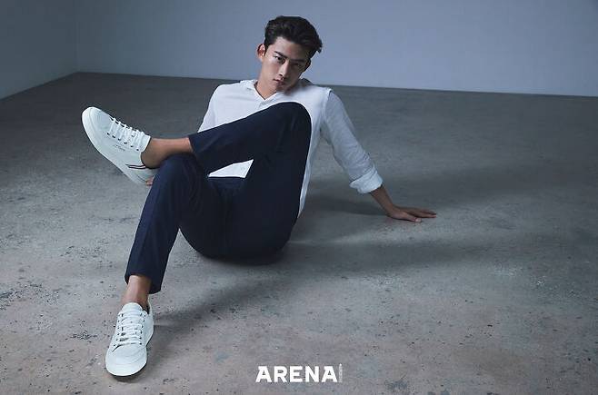 출처: 아레나 옴므 6월호