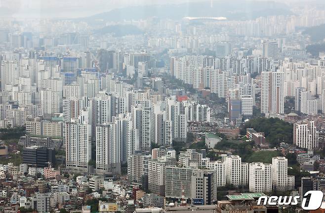 서울 용산구 N서울타워에서 바라본 아파트 단지의 모습. © News1 이재명 기자
