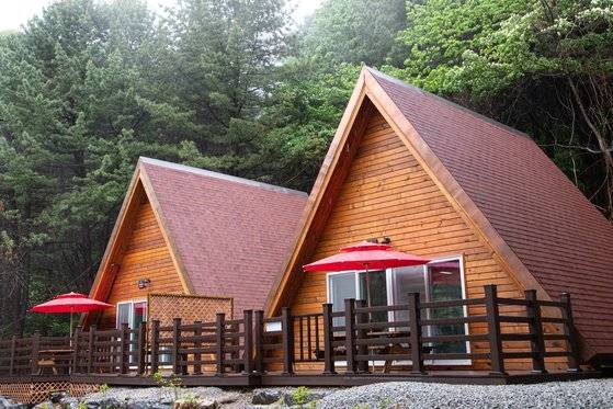 9코스는 치악산자연휴양림을 지난다. 이달 개장한 숲속의집 객실이 눈에 띈다.