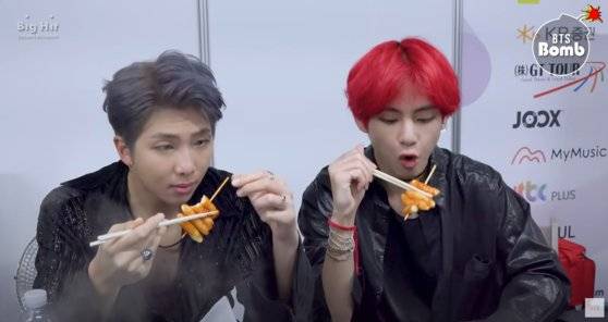 BTS가 떡볶이 먹는 장면이 알려지면서 떡볶이 수출도 큰 폭으로 늘었다. 유튜브 화면 캡처