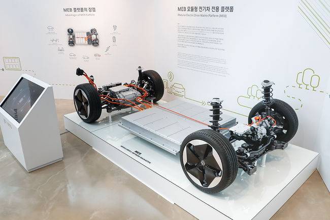 폭스바겐 ID.3 및 ID.4에 적용된 MEB 플랫폼.