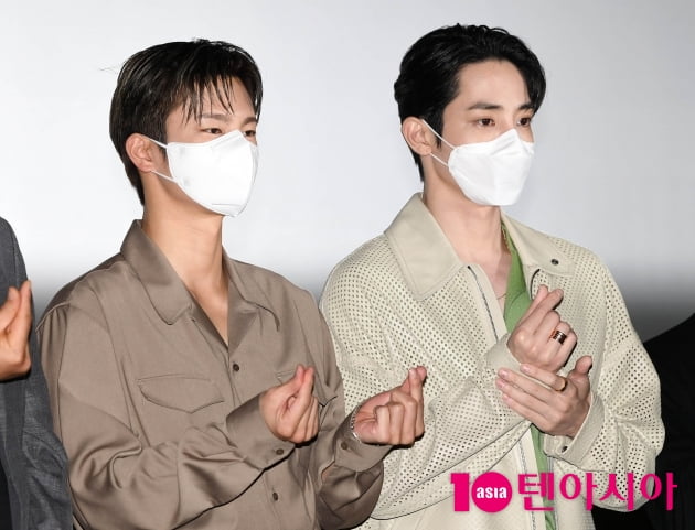 Actors Seo In-guk and Lee Soo-hyuk attend the stage greeting of the film Pipeline at Cheongnyangri, Lotte Cinema, Jeonnong-dong, Dongdaemun-gu, Seoul, on the afternoon of the 29th.Pipeline (director Yoo Ha) is a crime entertainment film that depicts a team play by six potters who dream of turning their lives around by stealing hundreds of billions of oil hidden under the land of Korea.Seo In-guk, Lee Soo-hyuk, Yoo Seung-mok, Bae Da-bin, Mung Mun-seok, and Sun Ho appeared on the 26th.a fairy tale that children and adults hear togetherstar behind photo & videoat the same time as the latest issue