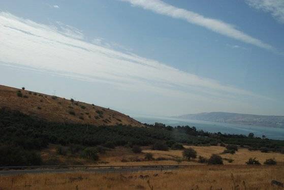 예수는 이스라엘 북부인 갈릴리 호수 일대를 돌아다니며 사람들에게 '하늘의 소리'를 전했다.
