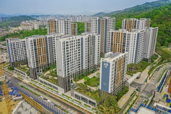 다음달 강남권 신도시인 위례신도시 내 위례포레자이에서 전용 101㎡ 계약해지분 1가구가 무순위 청약 '줍줍'으로 나올 예정이다. 분양가가 최초 가격인 7억원대다. 주변 새 아파트 실거래가가 19억원에 육박한다. 사진은 이달 입주를 시작한 위례포레자이.