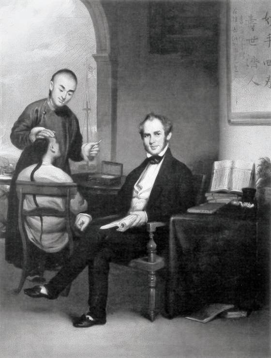 중국 화가가 제자의 진료를 지도하는 파커의 모습을 남겼다. [사진 김명호]