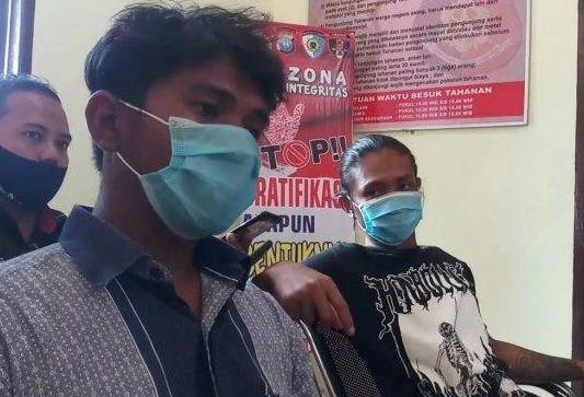 중국 어선서 바다로 뛰어내려 탈출한 인도네시아인 선원들. 트리뷴뉴스