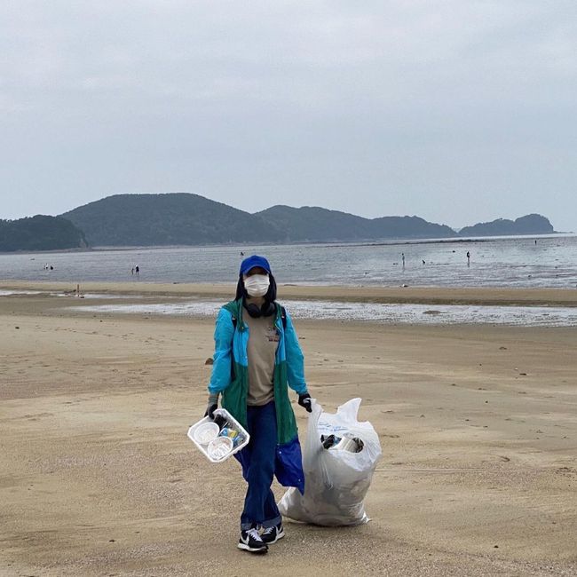 Singer Sea has started picking up the beach Trash for Sea Day.Sea posted several photos on his Instagram on the 31st, saying, Today, on May 31, I went to the nearest Daebudo for Sea Day.In the photo, there is a picture of Sea picking up Trash on the beach. Seas heart, which participated in Trash picking up Sea Day, adds warmth.Sea said, Unlike the beautiful Sea that looks far away, as soon as I started picking up, I became so excited with too many Trash, and I had a lot of thoughts throughout Trash picking up. Especially, I grew up living near the beach from my childhood.How about moving the heart of the earth like Sea to action, even if it is very small from now on, to protect and protect all of us. Sea, meanwhile, has recently been working as a kingmaker on MBN Voice King.Sea Instagram