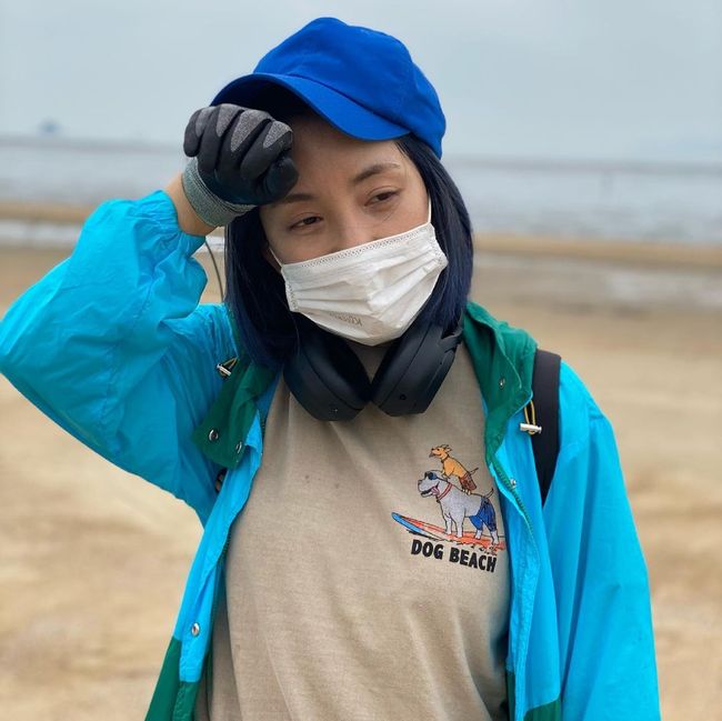 Singer Sea has started picking up the beach Trash for Sea Day.Sea posted several photos on his Instagram on the 31st, saying, Today, on May 31, I went to the nearest Daebudo for Sea Day.In the photo, there is a picture of Sea picking up Trash on the beach. Seas heart, which participated in Trash picking up Sea Day, adds warmth.Sea said, Unlike the beautiful Sea that looks far away, as soon as I started picking up, I became so excited with too many Trash, and I had a lot of thoughts throughout Trash picking up. Especially, I grew up living near the beach from my childhood.How about moving the heart of the earth like Sea to action, even if it is very small from now on, to protect and protect all of us. Sea, meanwhile, has recently been working as a kingmaker on MBN Voice King.Sea Instagram