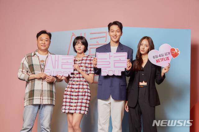 [서울=뉴시스] 영화 '새콤달콤' 이계벽 감독과 주연 배우 채수빈, 장기용, 정수정. (사진=넷플릭스 제공) 2021.06.01 photo@newsis.com