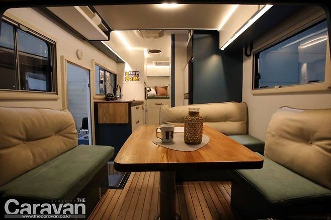 IVECO 베이스로 제작된 BAYRUN 790 모델의 실내