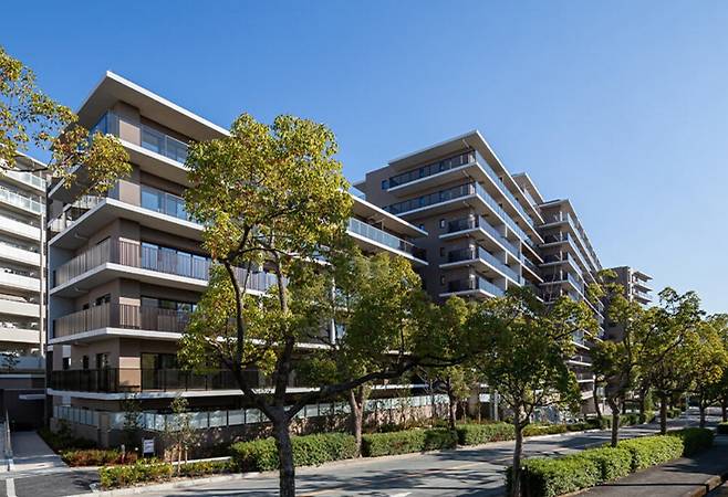 오사카 인근 센리뉴타운의 저층 노후 아파트를 재건축, 젊은 입주자들이 크게 늘어난 브릴리아시티 센리쓰쿠모다이./건축회사 홈페이지