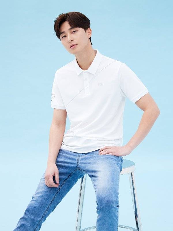 K2 ‘오싹 바이오 폴로티셔츠’를 입은 전속모델 박서준.