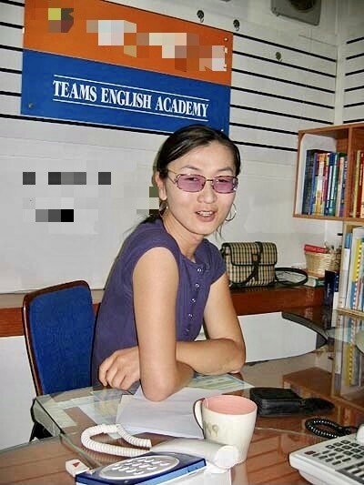 2004년 영어 강사로 일하던 전 직장 학원에서의 김비 작가 모습. 김비 제공