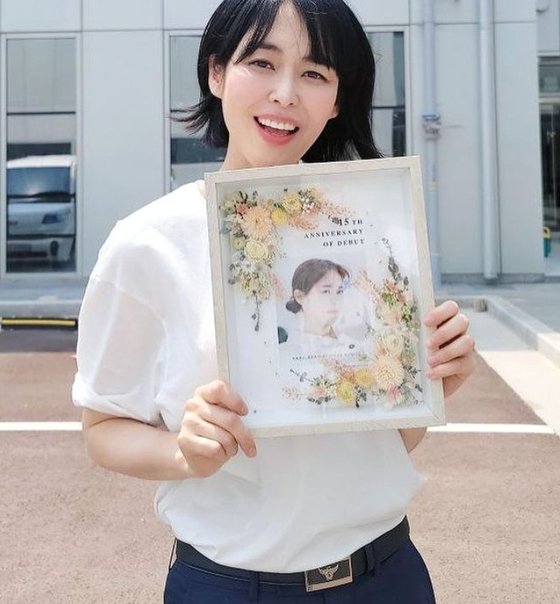 Actor Lee Ha-na has expressed her thanks You to fans CheeringLee Ha-na told his SNS on the 5th, Love of this week.Thank you again for all the comrades who celebrated the 15th anniversary of debut. Lee Ha-na in the public photo is smiling with a happy smile, certifying the gifts of fans celebrating the 15th anniversary of debut.Lee Ha-na, who debuted in the SBS drama Love Age in 2006, appeared in works such as Flower Spring, Mary Daegu Battle, Sun Woman and Voice 1-3 seasons.The fans who saw the photos responded I congratulate the 15th anniversary, I am expecting Voice 4 and I will always Cheering.On the other hand, Lee Ha-na will appear as Kang Kwon-ju in TVN Voice Season 4 which will be broadcasted on the 18th.