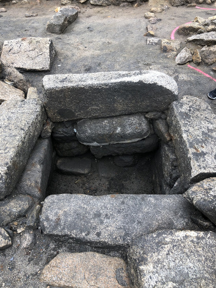 A well that was used during multiple periods of the Joseon Dynasty was excavated at the site in front of the Seoul Government Complex. [YIM SEUNG-HYE]