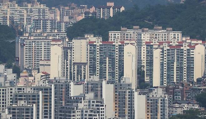 The photo, taken on June 4, shows apartment buildings in Seoul. (Yonhap)